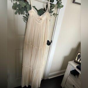 Beautiful maxi dress from VICI new with tags size medium